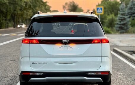 KIA Carnival, 2022 год, 2 930 000 рублей, 6 фотография