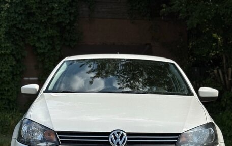 Volkswagen Polo VI (EU Market), 2013 год, 715 000 рублей, 2 фотография