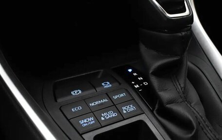 Toyota RAV4, 2021 год, 3 400 000 рублей, 9 фотография