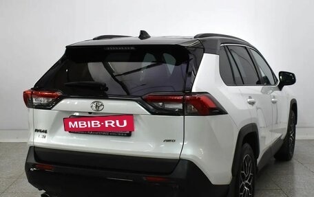 Toyota RAV4, 2021 год, 3 400 000 рублей, 4 фотография