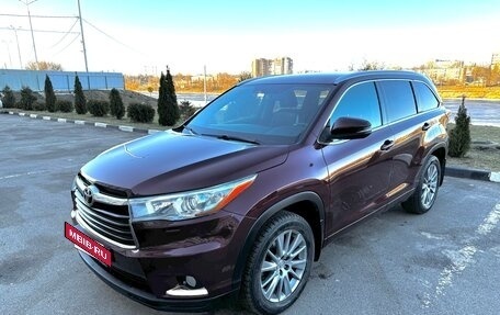 Toyota Highlander III, 2015 год, 2 950 000 рублей, 3 фотография