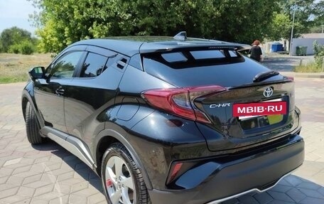 Toyota C-HR I рестайлинг, 2018 год, 2 300 000 рублей, 5 фотография