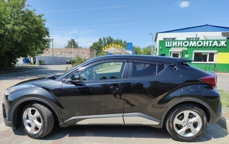 Toyota C-HR I рестайлинг, 2018 год, 2 300 000 рублей, 12 фотография