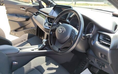 Toyota C-HR I рестайлинг, 2018 год, 2 300 000 рублей, 19 фотография