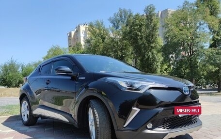 Toyota C-HR I рестайлинг, 2018 год, 2 300 000 рублей, 13 фотография