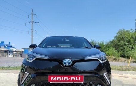 Toyota C-HR I рестайлинг, 2018 год, 2 300 000 рублей, 11 фотография