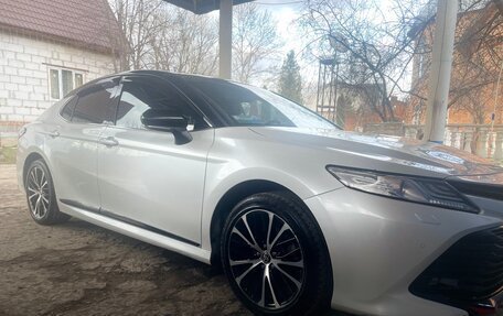 Toyota Camry, 2020 год, 2 850 000 рублей, 2 фотография
