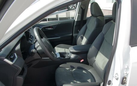 Toyota RAV4, 2024 год, 4 500 000 рублей, 10 фотография