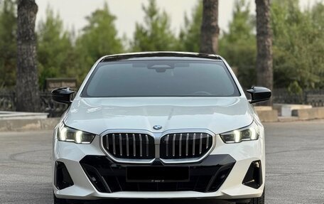 BMW 5 серия, 2024 год, 7 030 000 рублей, 4 фотография