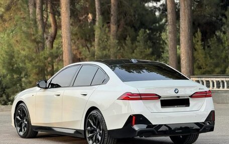 BMW 5 серия, 2024 год, 7 030 000 рублей, 2 фотография
