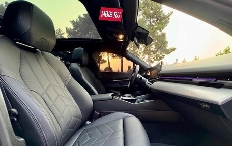 BMW 5 серия, 2024 год, 7 030 000 рублей, 7 фотография