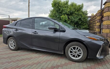 Toyota Prius IV XW50, 2018 год, 1 950 000 рублей, 2 фотография