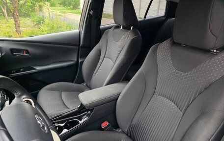 Toyota Prius IV XW50, 2018 год, 1 950 000 рублей, 6 фотография