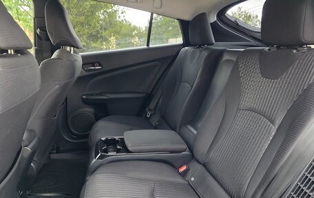 Toyota Prius IV XW50, 2018 год, 1 950 000 рублей, 7 фотография