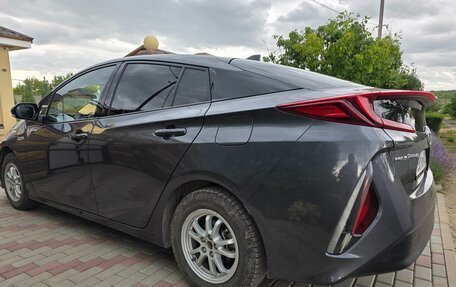 Toyota Prius IV XW50, 2018 год, 1 950 000 рублей, 4 фотография