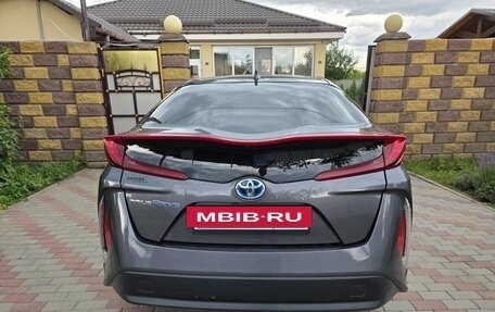 Toyota Prius IV XW50, 2018 год, 1 950 000 рублей, 3 фотография