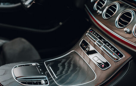 Mercedes-Benz E-Класс, 2020 год, 4 599 999 рублей, 28 фотография