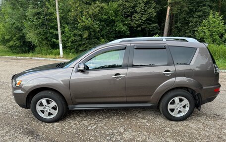 Mitsubishi Outlander III рестайлинг 3, 2010 год, 1 700 000 рублей, 2 фотография