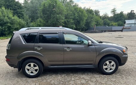 Mitsubishi Outlander III рестайлинг 3, 2010 год, 1 700 000 рублей, 3 фотография