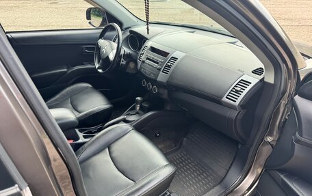 Mitsubishi Outlander III рестайлинг 3, 2010 год, 1 700 000 рублей, 7 фотография