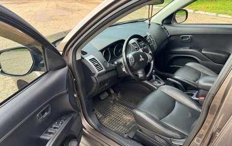 Mitsubishi Outlander III рестайлинг 3, 2010 год, 1 700 000 рублей, 8 фотография