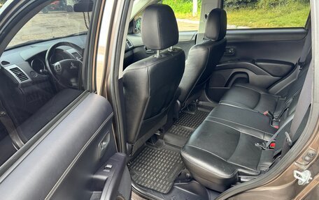 Mitsubishi Outlander III рестайлинг 3, 2010 год, 1 700 000 рублей, 9 фотография
