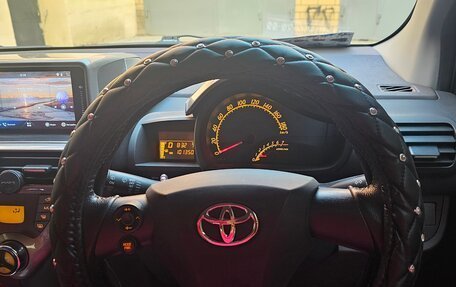 Toyota iQ, 2008 год, 600 000 рублей, 10 фотография