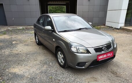 KIA Rio II, 2011 год, 650 000 рублей, 2 фотография