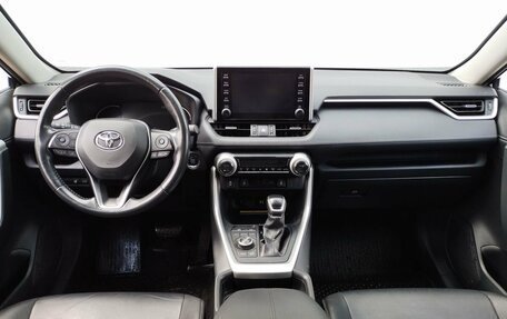Toyota RAV4, 2020 год, 2 735 000 рублей, 12 фотография