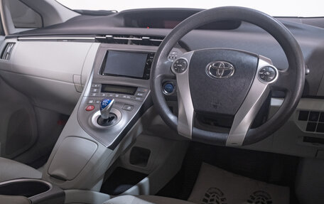 Toyota Prius, 2015 год, 1 349 000 рублей, 9 фотография