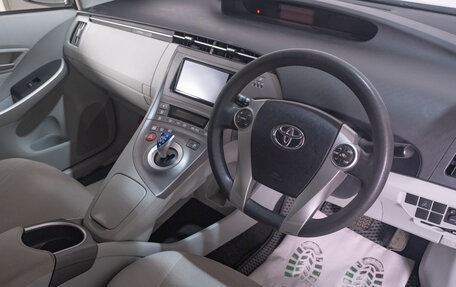 Toyota Prius, 2015 год, 1 349 000 рублей, 8 фотография