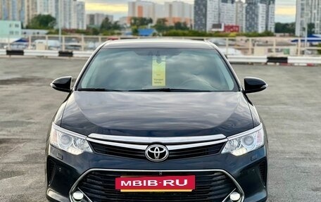 Toyota Camry, 2017 год, 2 190 000 рублей, 2 фотография