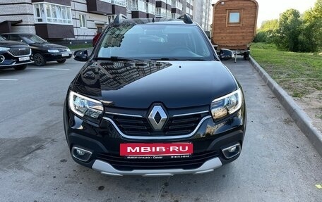 Renault Sandero II рестайлинг, 2021 год, 1 399 000 рублей, 2 фотография