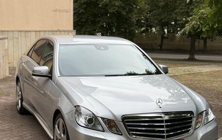 Mercedes-Benz E-Класс, 2010 год, 1 050 000 рублей, 2 фотография