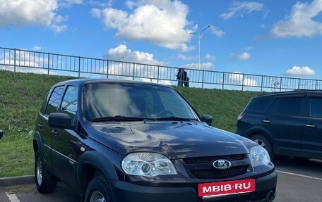 Chevrolet Niva I рестайлинг, 2017 год, 585 000 рублей, 3 фотография