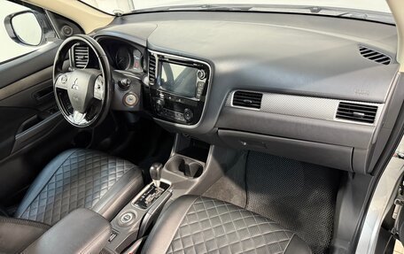 Mitsubishi Outlander III рестайлинг 3, 2016 год, 1 599 800 рублей, 3 фотография