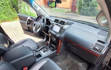 Toyota Land Cruiser Prado 150 рестайлинг 2, 2016 год, 3 890 000 рублей, 19 фотография
