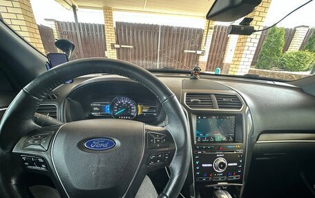 Ford Explorer VI, 2018 год, 2 990 000 рублей, 9 фотография