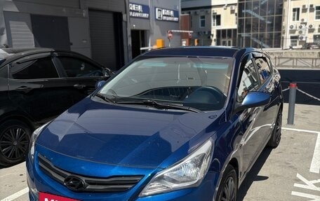 Hyundai Solaris II рестайлинг, 2014 год, 815 000 рублей, 2 фотография