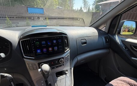 Hyundai H-1 II рестайлинг, 2019 год, 2 800 000 рублей, 5 фотография
