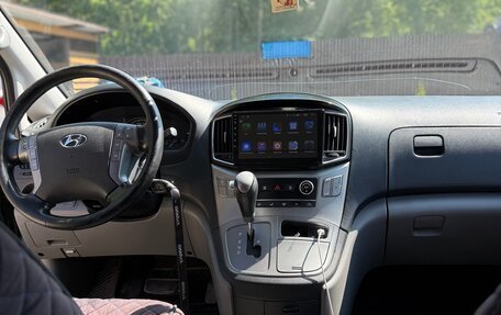 Hyundai H-1 II рестайлинг, 2019 год, 2 800 000 рублей, 4 фотография