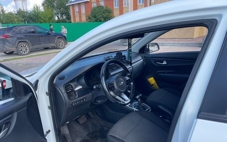 KIA Rio IV, 2018 год, 900 000 рублей, 2 фотография