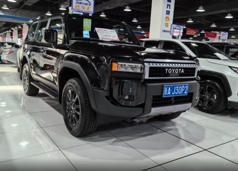 Toyota Land Cruiser Prado 150 рестайлинг 2, 2024 год, 8 870 000 рублей, 9 фотография