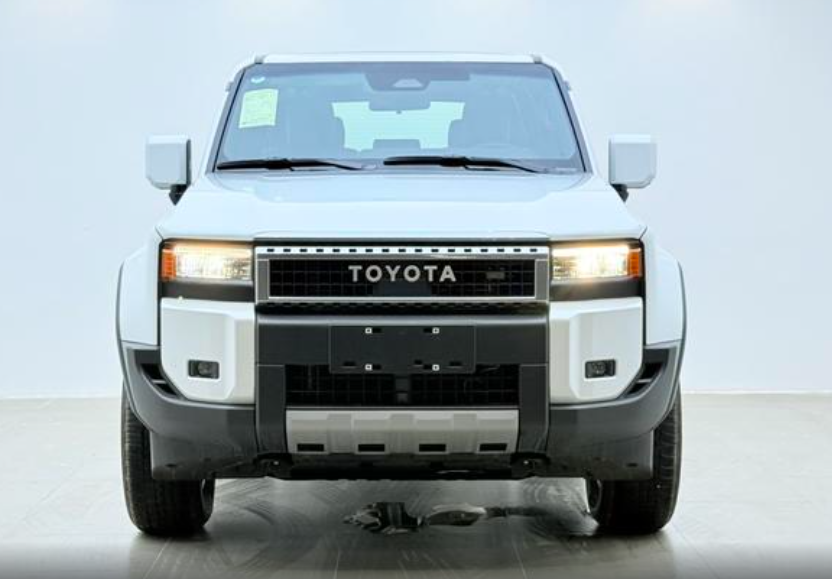 Toyota Land Cruiser Prado 150 рестайлинг 2, 2024 год, 8 950 000 рублей, 2 фотография