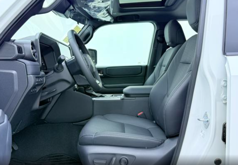 Toyota Land Cruiser Prado 150 рестайлинг 2, 2024 год, 8 950 000 рублей, 3 фотография