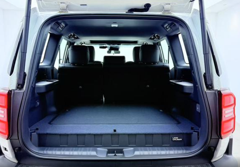 Toyota Land Cruiser Prado 150 рестайлинг 2, 2024 год, 8 950 000 рублей, 8 фотография