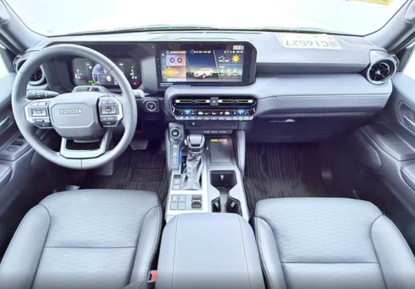 Toyota Land Cruiser Prado 150 рестайлинг 2, 2024 год, 8 950 000 рублей, 4 фотография