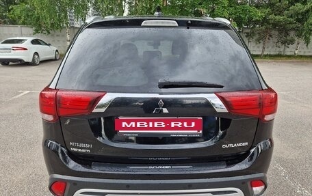 Mitsubishi Outlander III рестайлинг 3, 2019 год, 2 150 000 рублей, 8 фотография