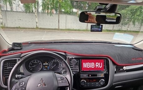 Mitsubishi Outlander III рестайлинг 3, 2019 год, 2 150 000 рублей, 7 фотография
