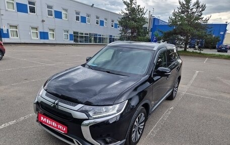 Mitsubishi Outlander III рестайлинг 3, 2019 год, 2 150 000 рублей, 3 фотография